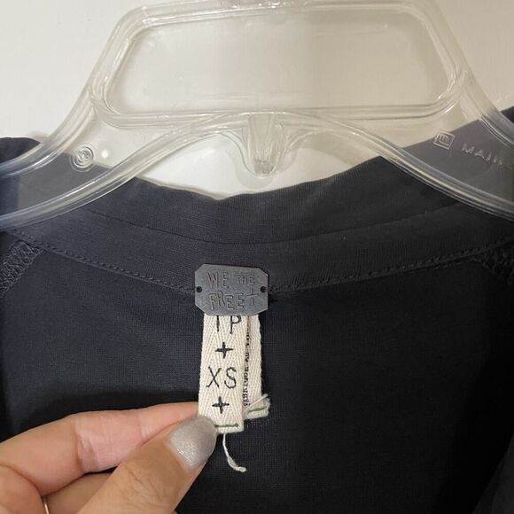 Free People We the Free high low Henley top navy black XS - Picture 2 of 6